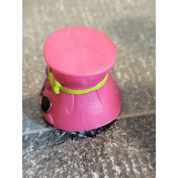 Pink hat sunglasses Shopkins moose mini toy figure - Picture 2 of 4
